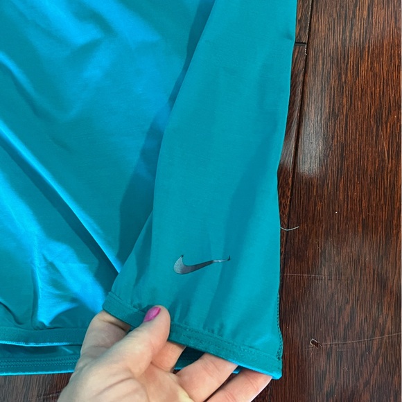 Nike dri fit Women's Blue workout Top with built in bra - Picture 2 of 5